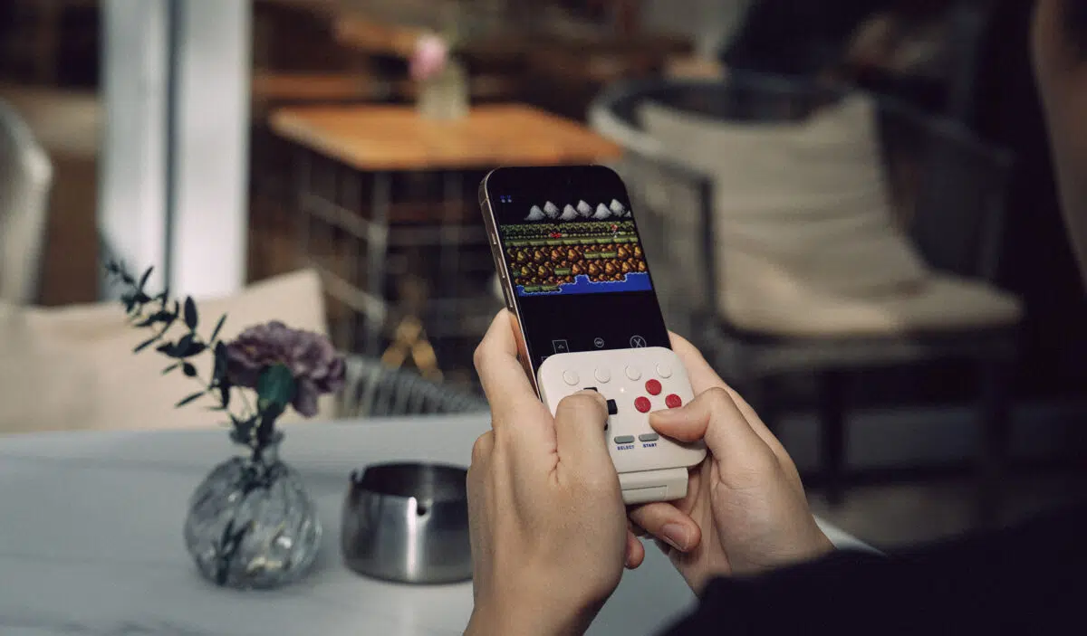 8Bitdo FlipPad Smartphone Controller 7 8Bitdo FlipPad Smartphone Controller 7