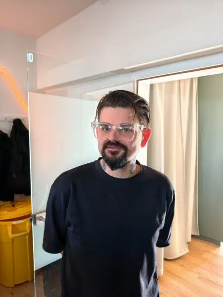 Honor Magic 8 Pro Air Testfoto Hauptkamera Person