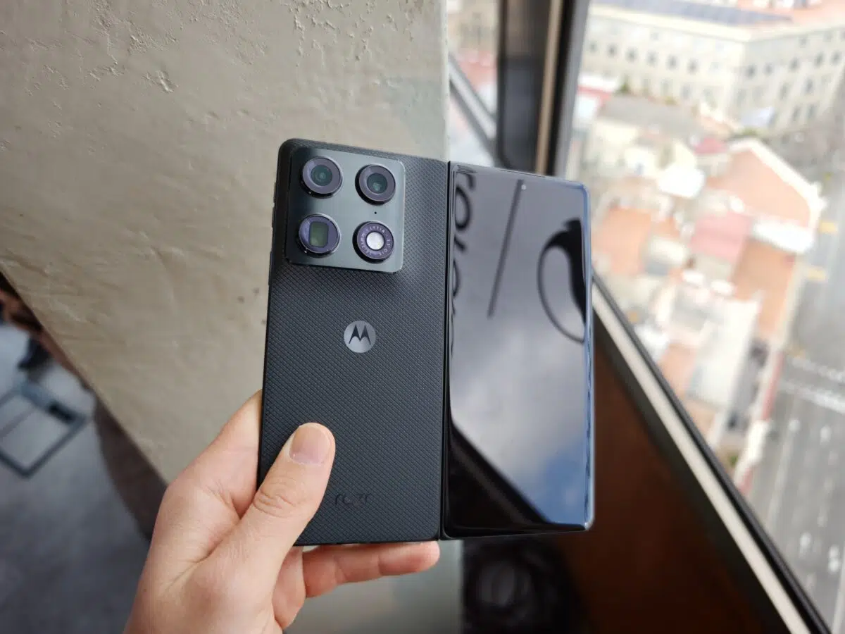 Motorola razr fold Foldable Smartphone Rueckseite Schwarz