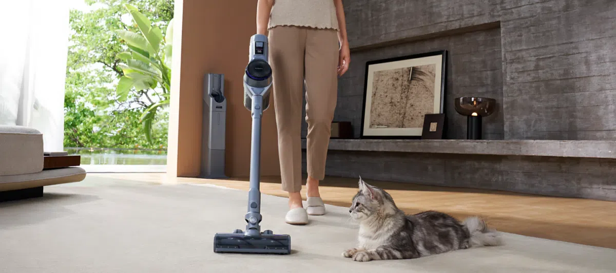 Narwal V40 Station bei der Reinigung