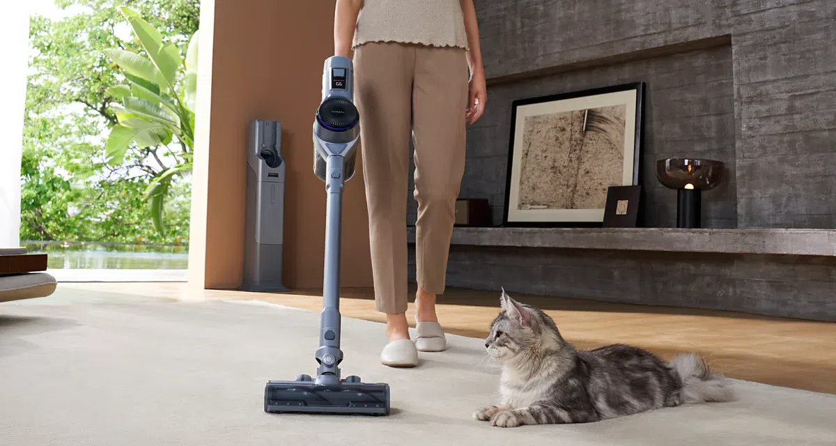 Narwal V40 Station bei der Reinigung