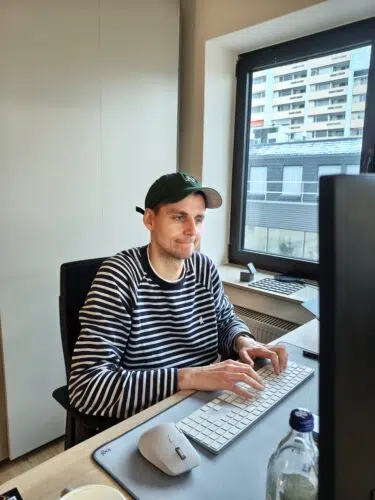 POCO M8 Pro Hauptkamera Testfoto Person