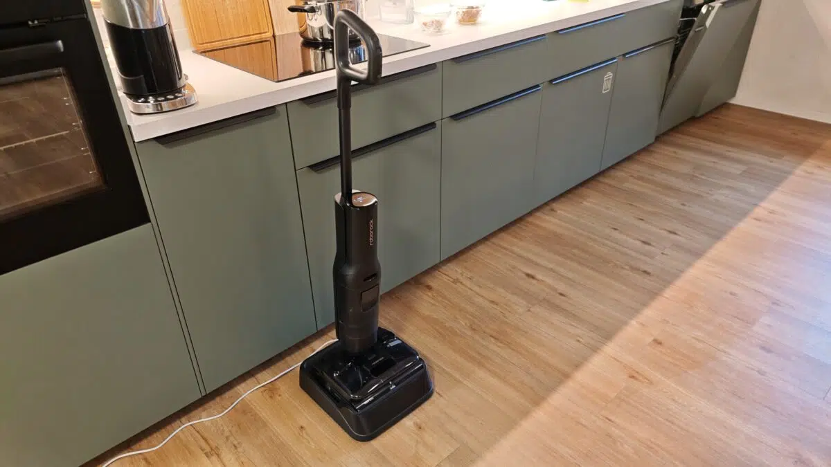 Roborock F25 Ace Pro in der Station Roborock F25 Ace Pro in der Station