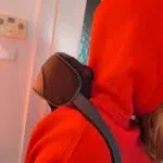 Bob and Brad 4D Nackenmassagegeraet Tragegurt Stehend