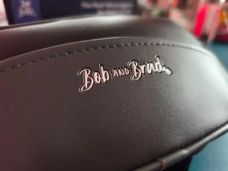 Bob and Brad 4D Nackenmassagegeraet Verarbeitung Schriftzug