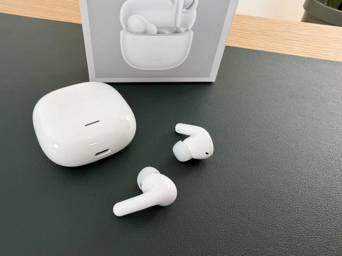 Redmi Buds 8 Lite Hoerer und Akkubox