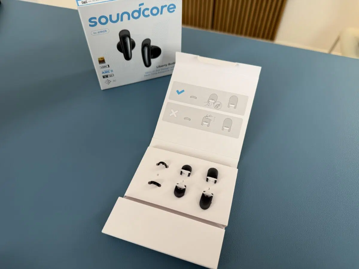 Soundcore Liberty Buds Haken im Lieferumfang