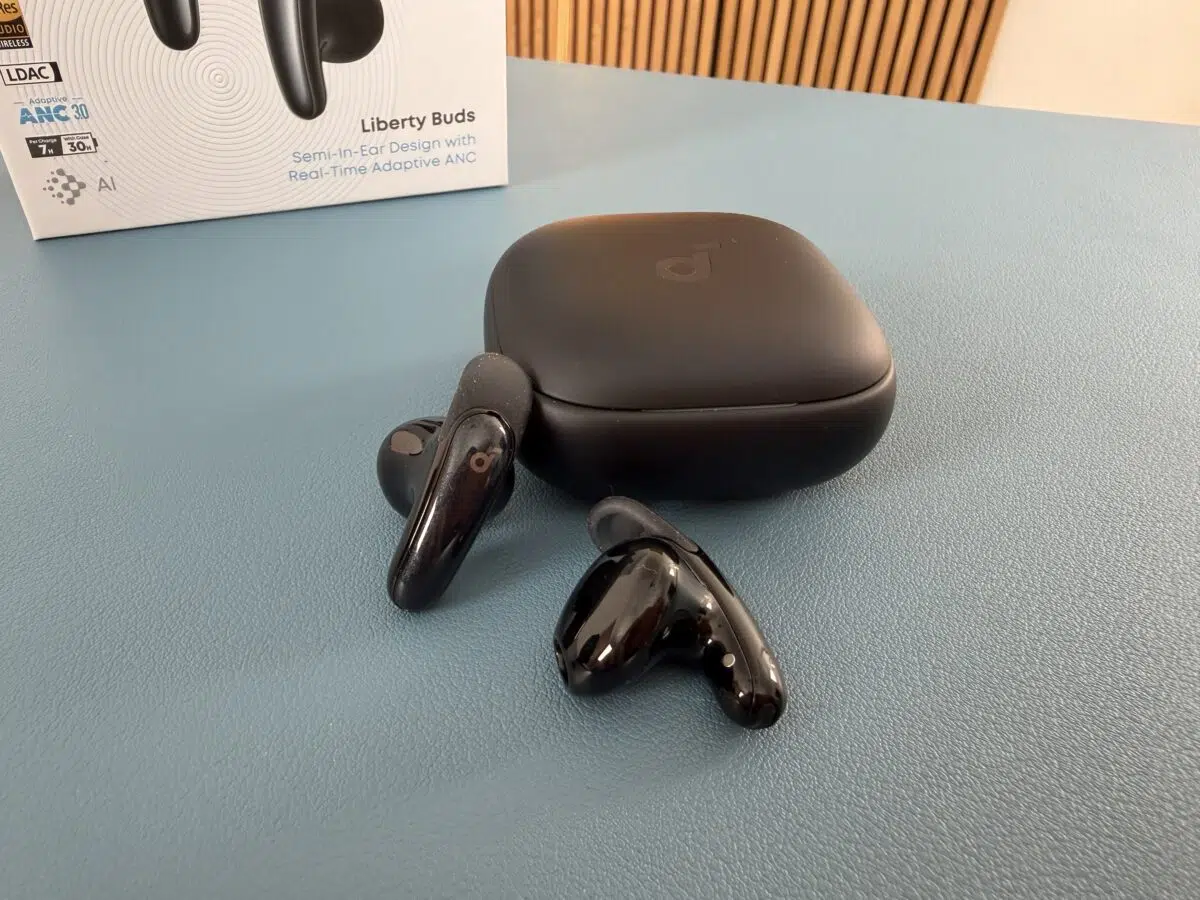 Soundcore Liberty Buds Hoerer und Akkubox