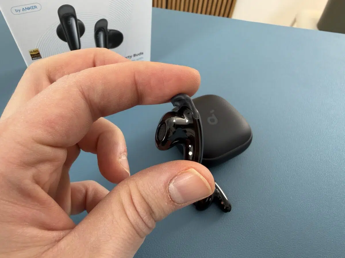 Soundcore Liberty Buds In Hand Innenseite