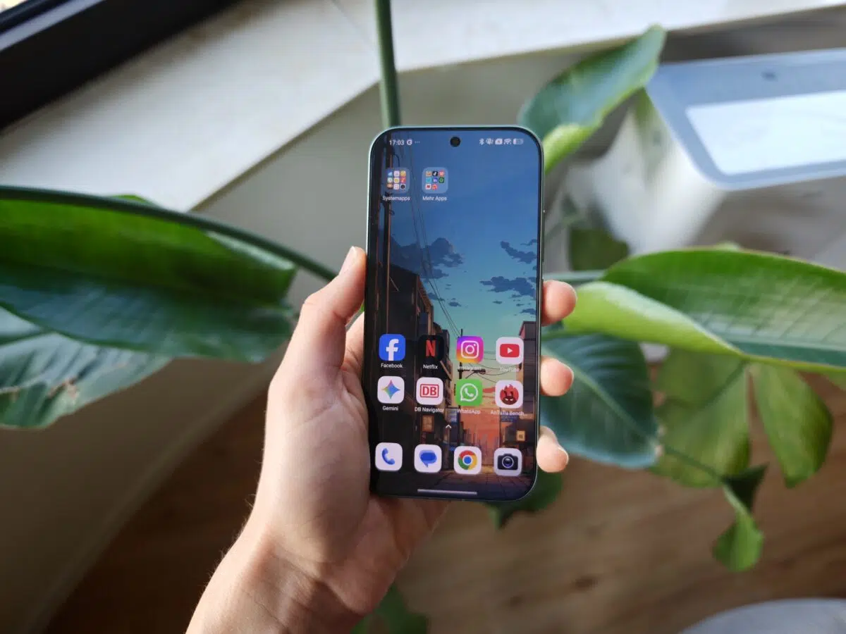 Xiaomi 17 Smartphone Smartphone in Hand