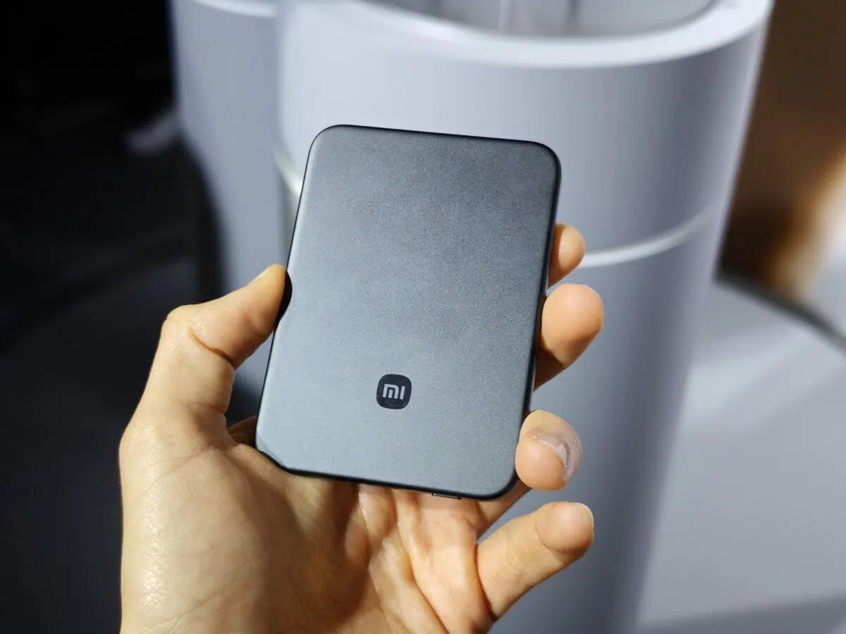 Xiaomi UltraThin Magnetic Powerbank Detail