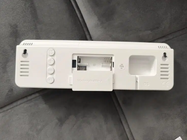 digitale Wanduhr Memory Batterie