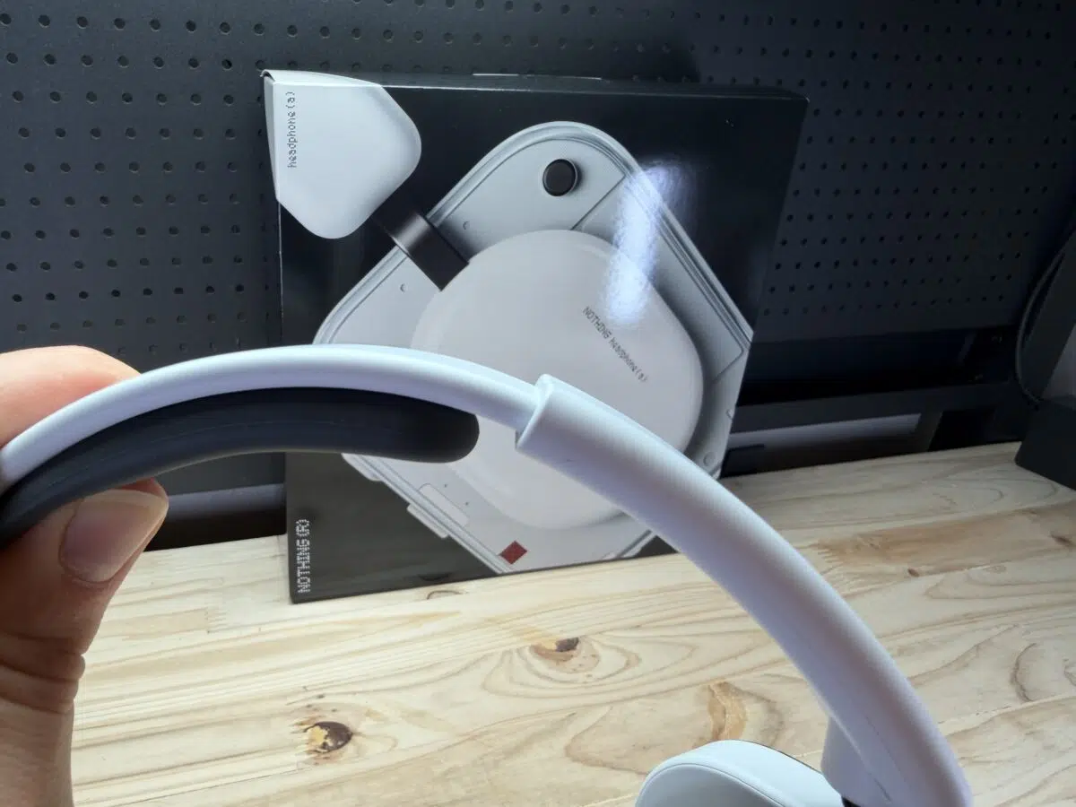 Nothing Headphone a Kopfbuegel ausgefahren