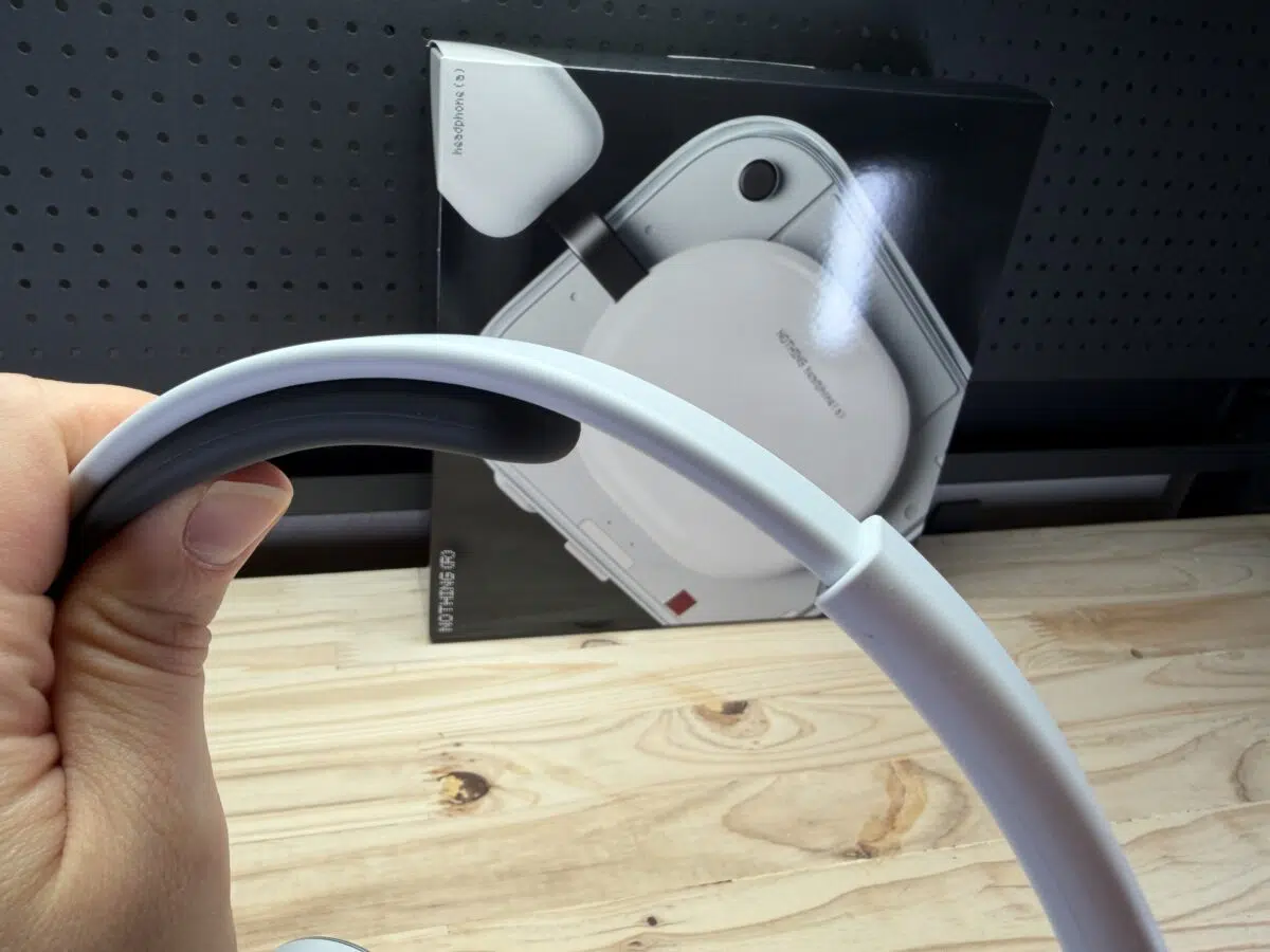 Nothing Headphone a Kopfbuegeleingefahren