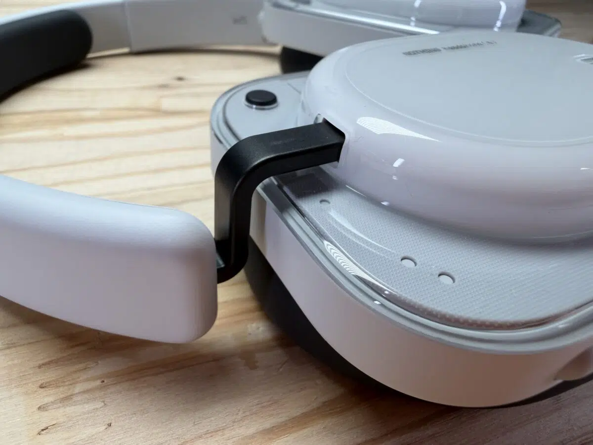 Nothing Headphone a Metallbuegel