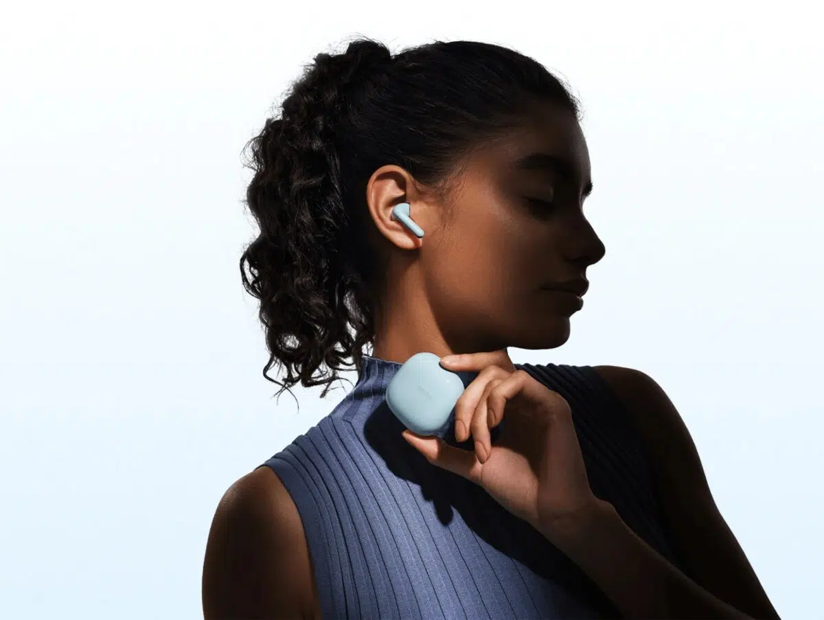 Redmi Buds 8 Active in der Hand Redmi Buds 8 Active in der Hand