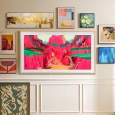 Samsung The Frame Pro an der Wand