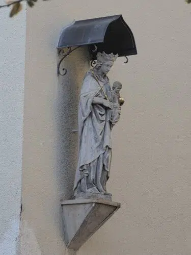 samsung galaxy s26 ultra statue samsung galaxy s26 ultra statue