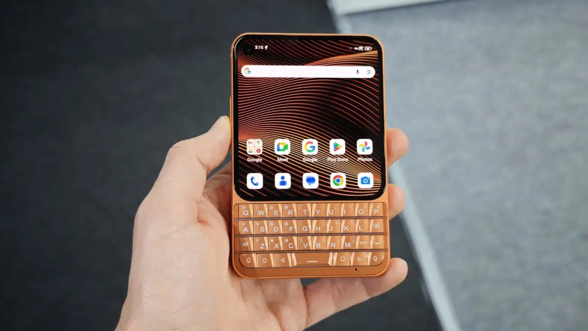 unihertz titan 2 elite in der hand