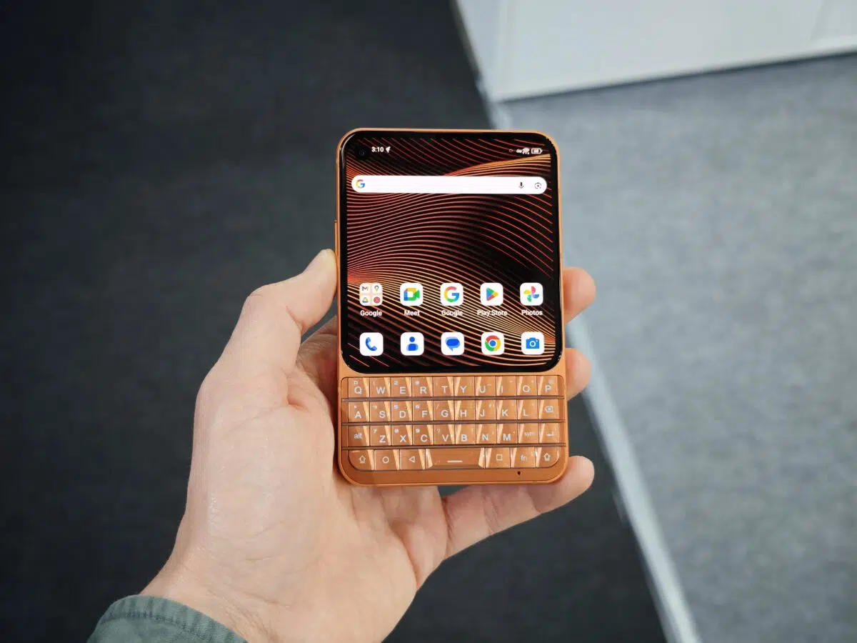 unihertz titan 2 elite in der hand