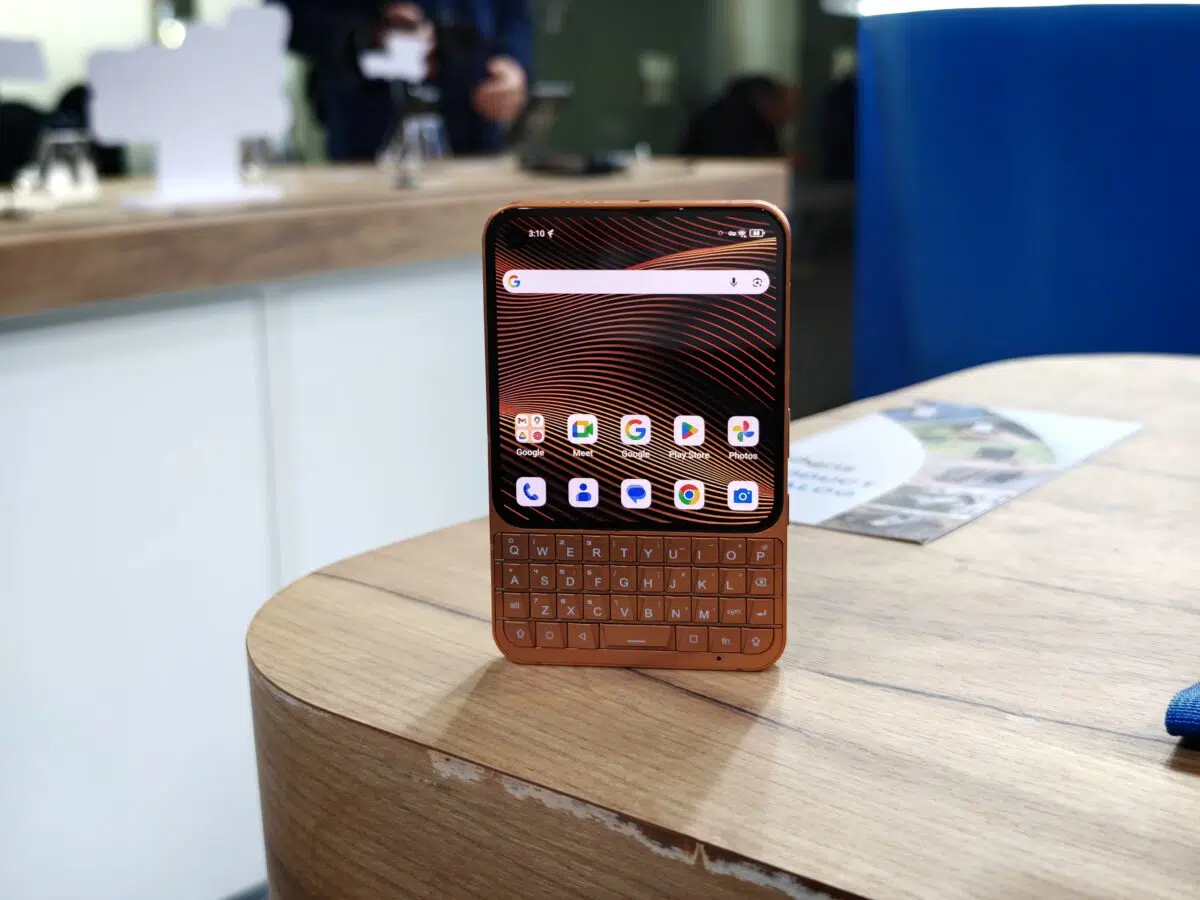 unihertz titan 2 elite stehend