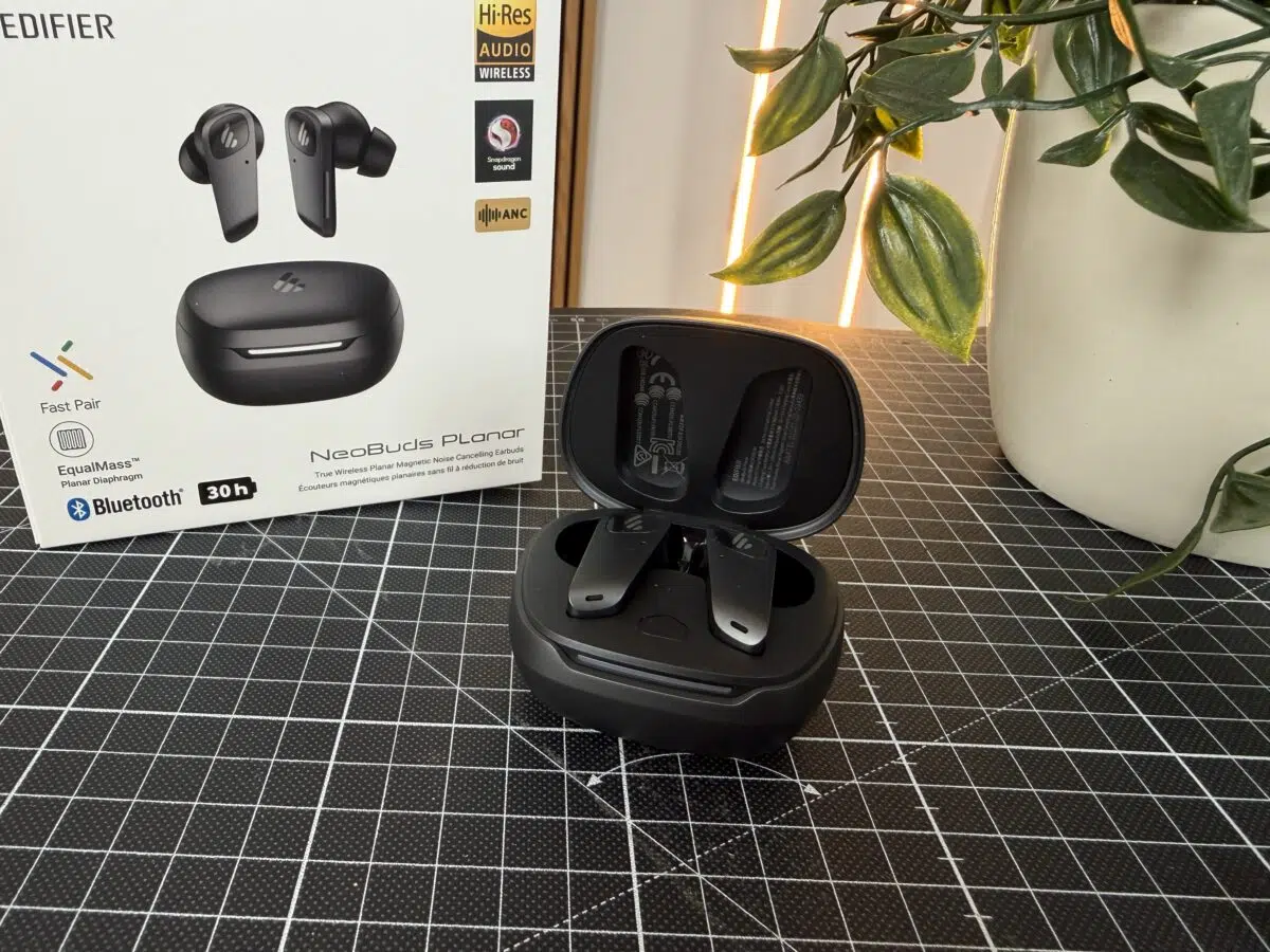 EDIFIER NeoBuds Planar Akkubox Deckel