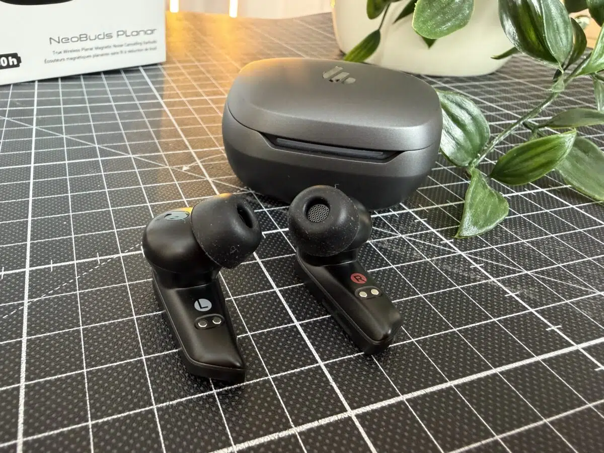 EDIFIER NeoBuds Planar Hoerer Innenseiten