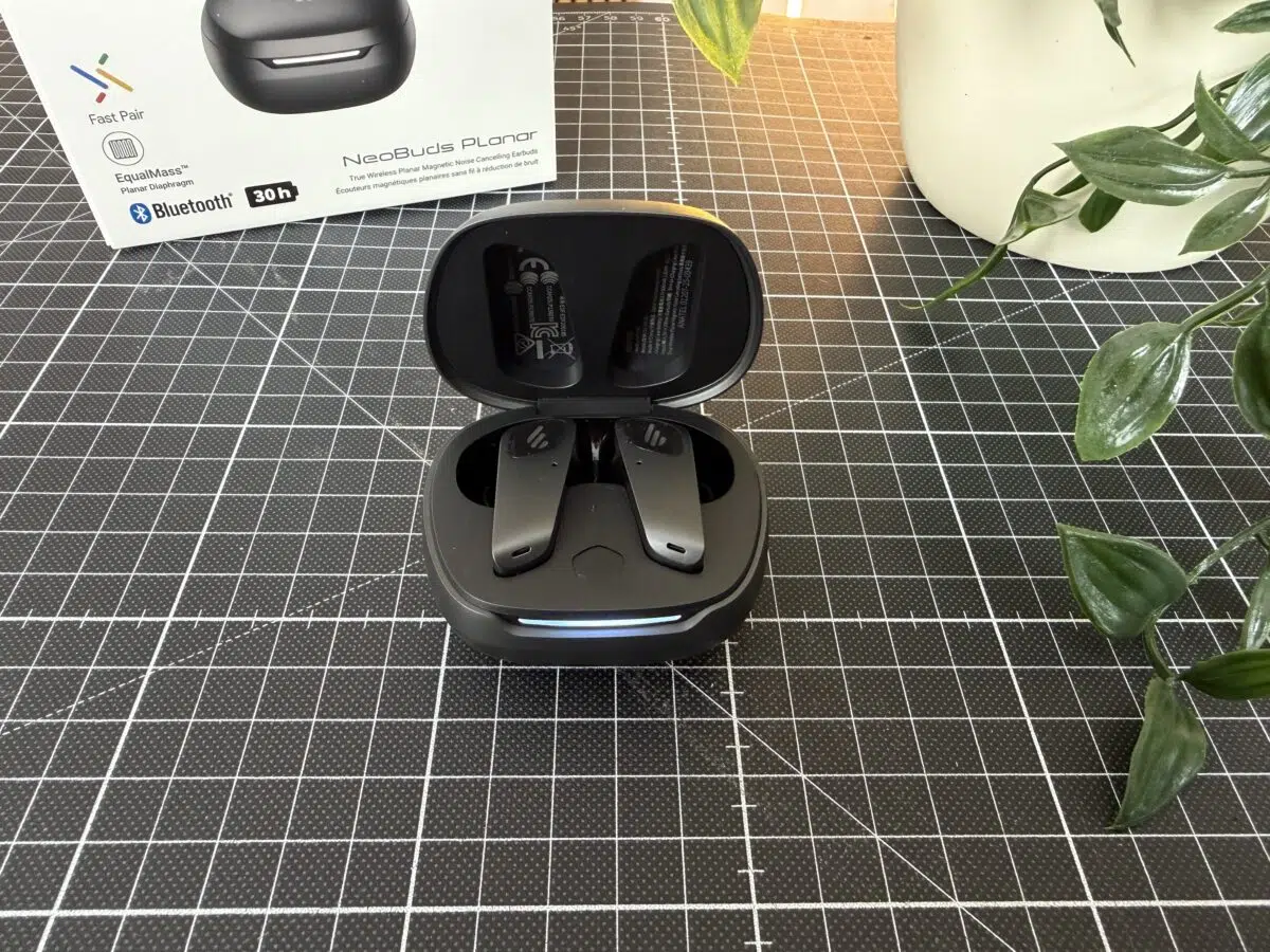 EDIFIER NeoBuds Planar in Box