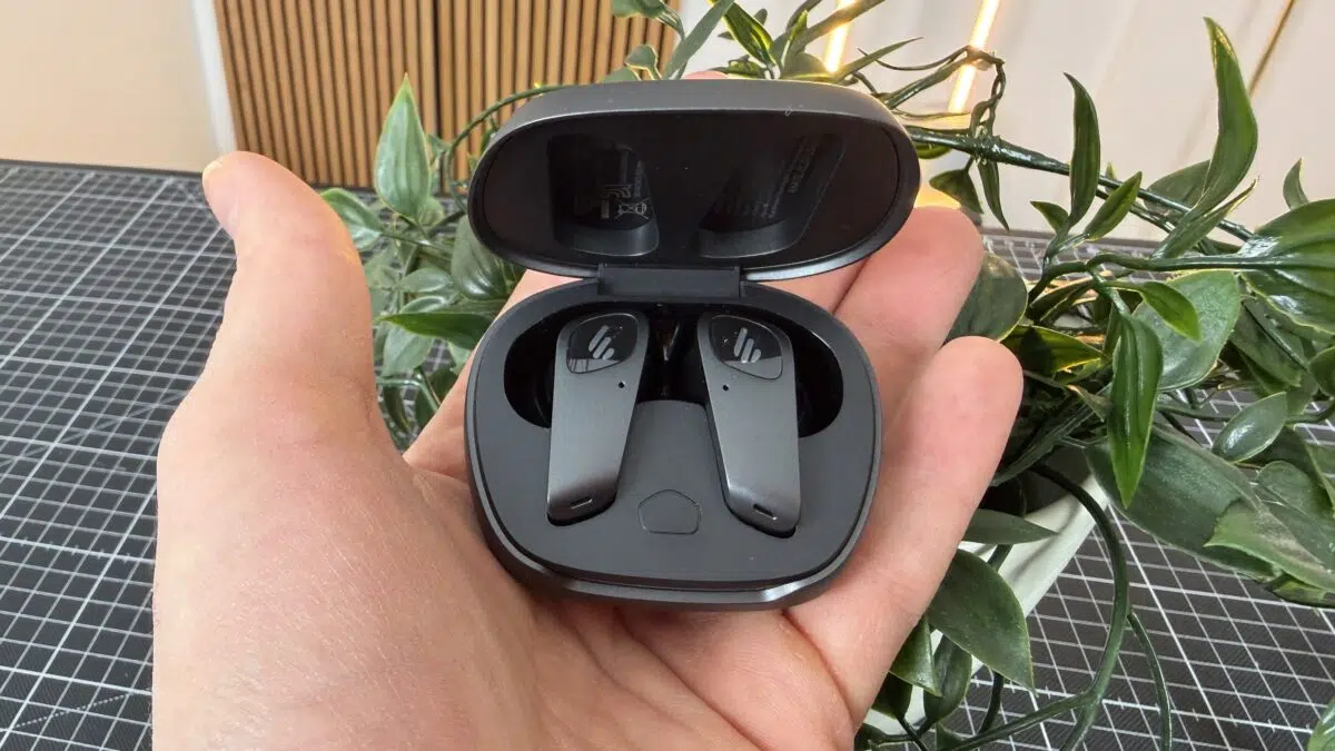 EDIFIER NeoBuds Planar in Hand Titel