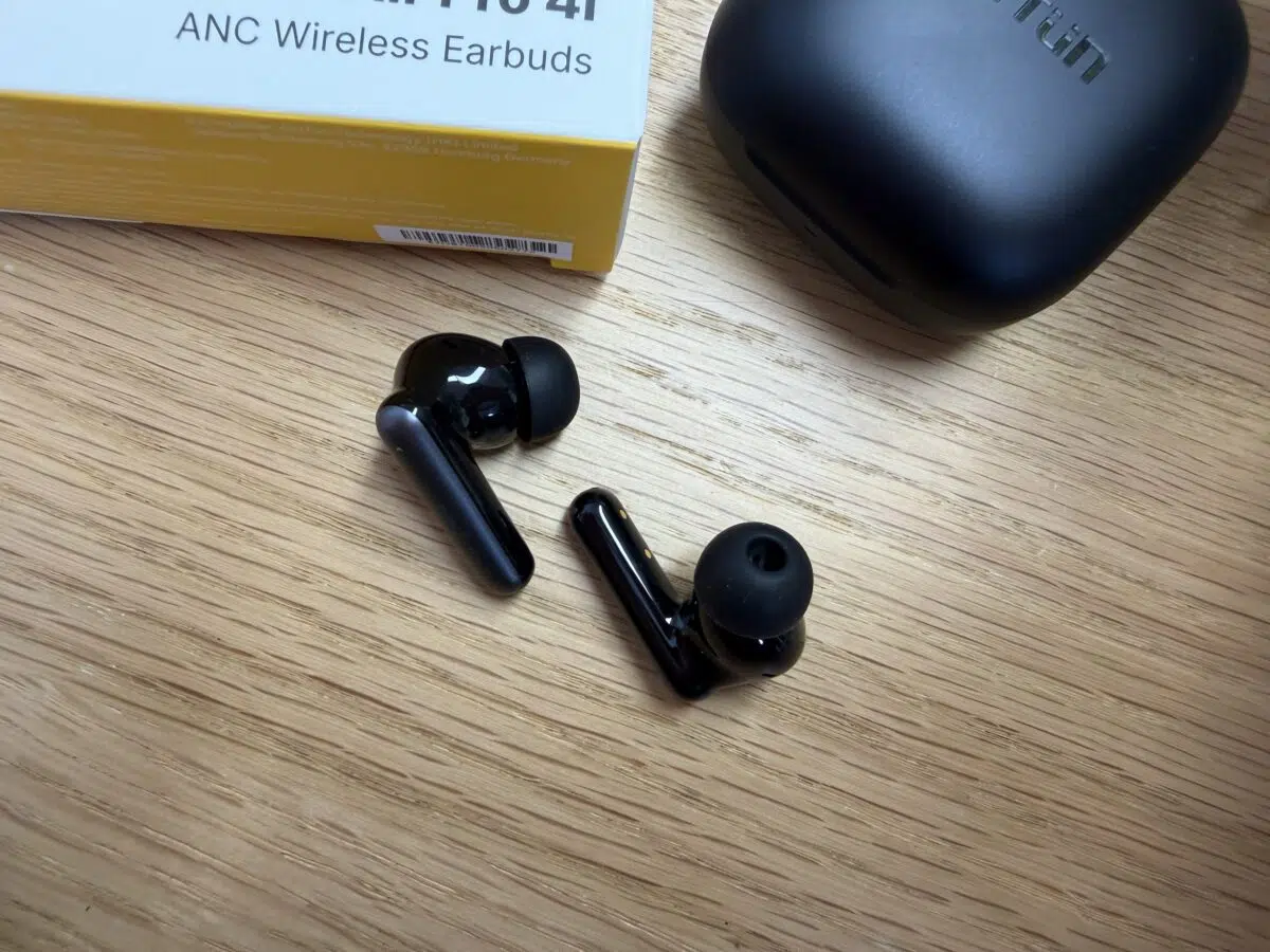 EarFun Air Pro 4i Hoerer und Innenseite