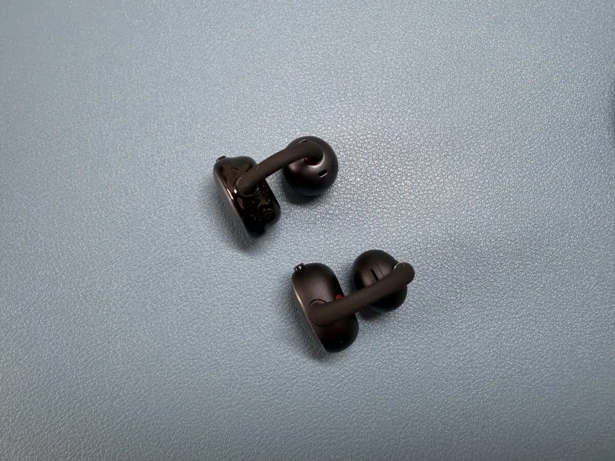 Earfun Clip 2 und Vorgaenger oben