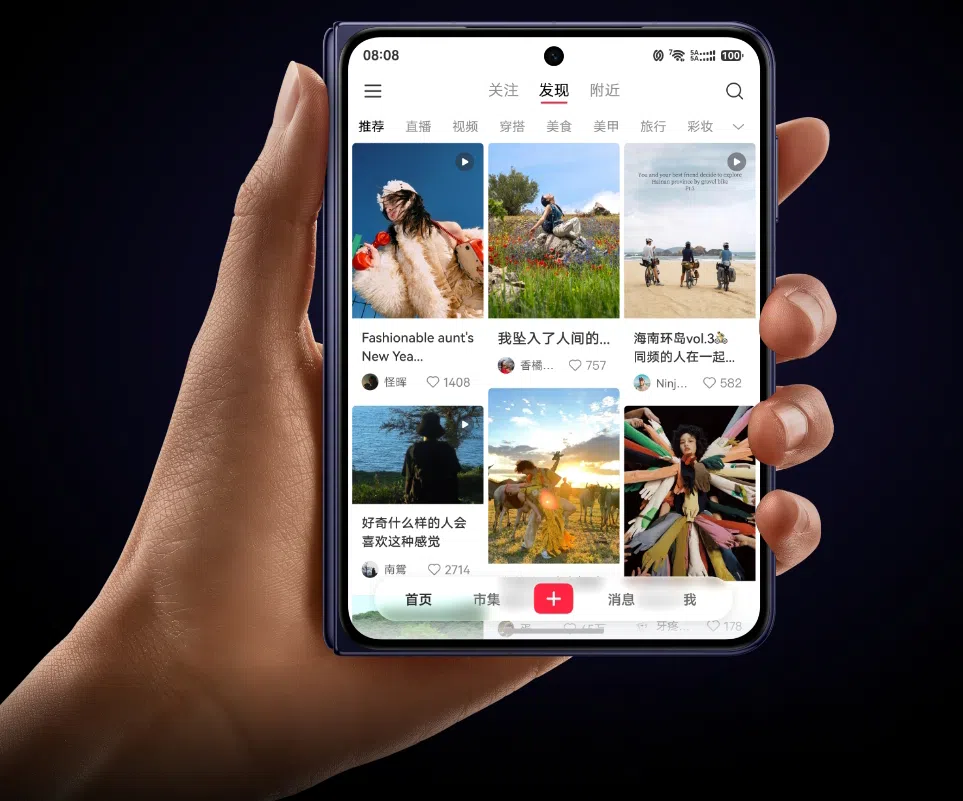 HUAWEI Pura X Max zugeklappt in der Hand HUAWEI Pura X Max zugeklappt in der Hand