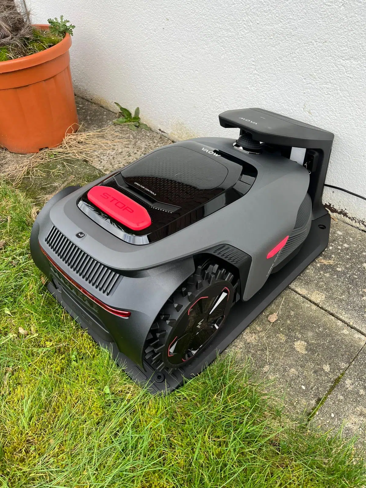 Mova LiDAX Ultra 1000 Maehroboter Garage Mova LiDAX Ultra 1000 Maehroboter Garage