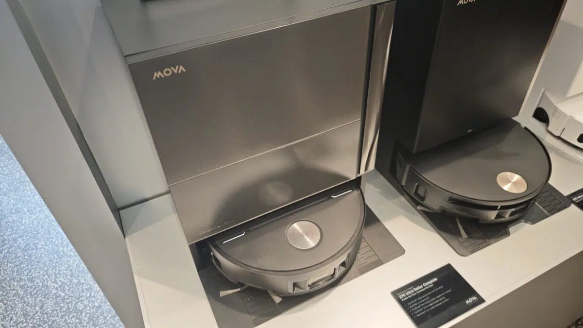 Mova_Z70_Ultra_Roller_Complete_in_der_Station Mova_Z70_Ultra_Roller_Complete_in_der_Station