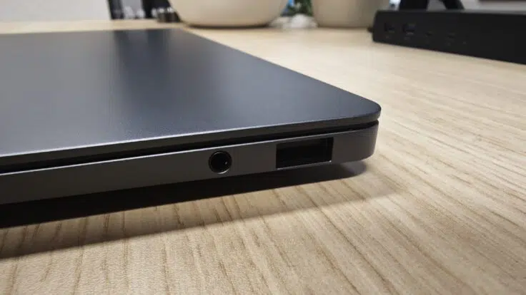 SAMSUNG Galaxy Book6 Pro 14 Anschluesse rechts