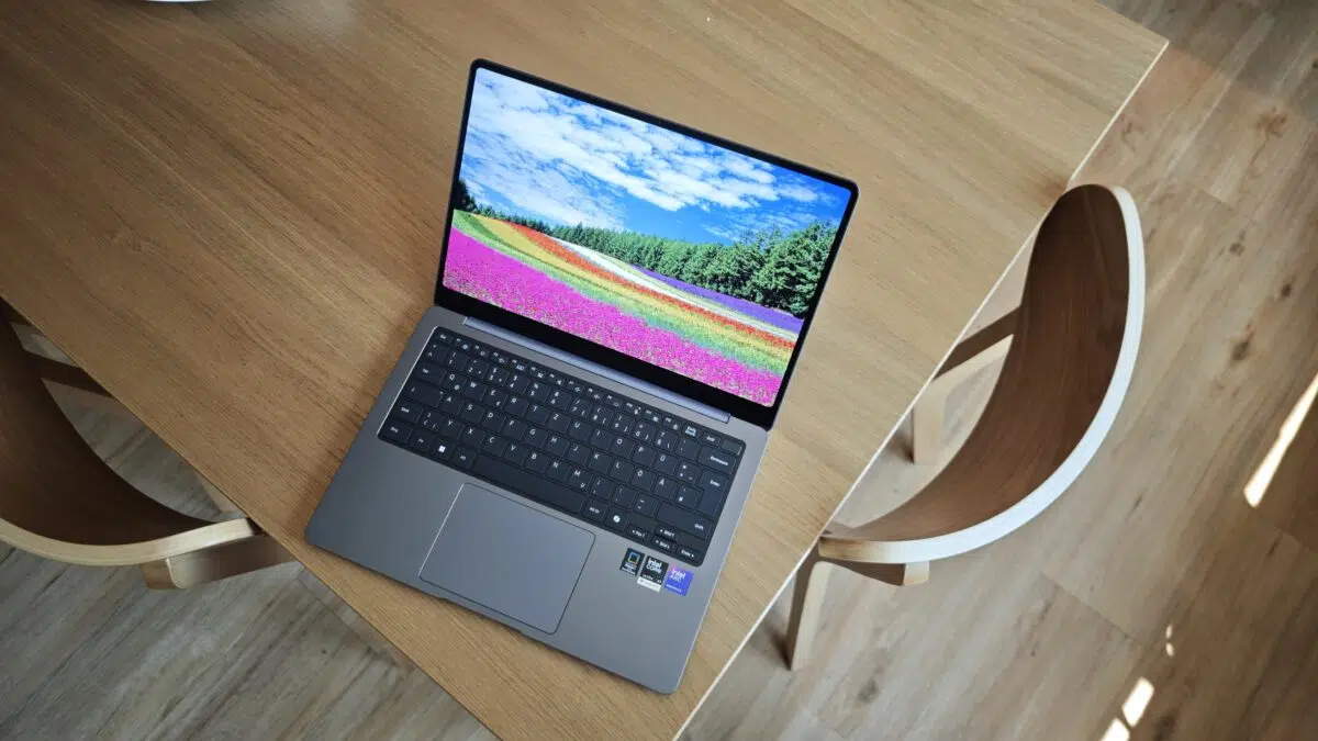 SAMSUNG Galaxy Book6 Pro 14 Tisch