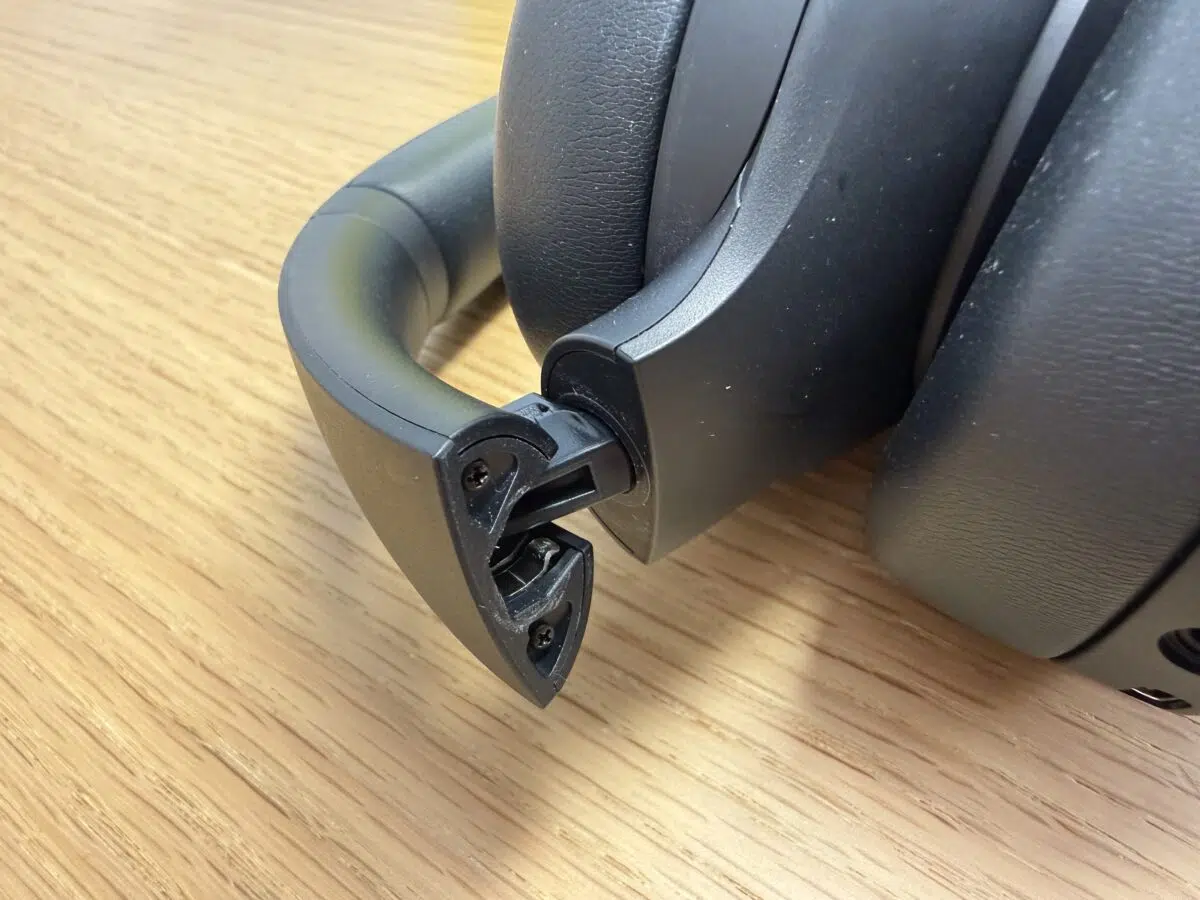 Tribit QuietPlus 81 Kunststoff Scharnier