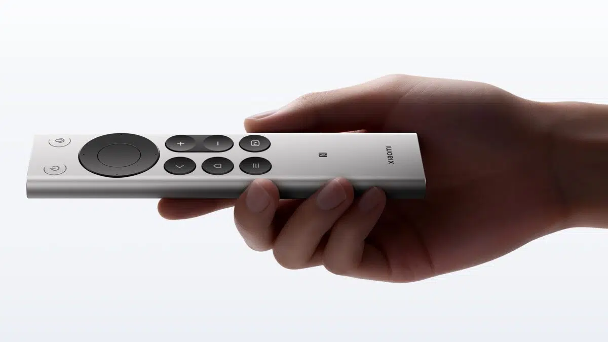 Xiaomi Bluetooth Remote 2 Pro in der Hand