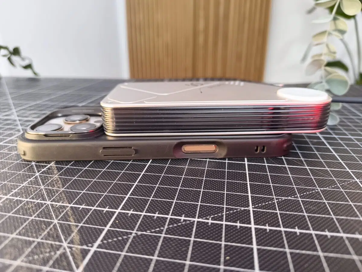 aulumu m10 powerbank mit magsafe an iphone