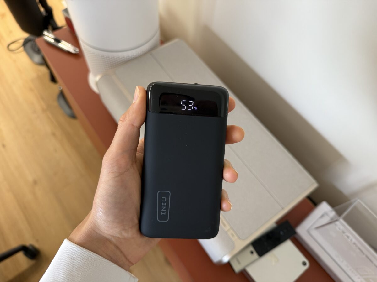 INIU 20.000 mAh Classic Powerbank rotated e1778162530829