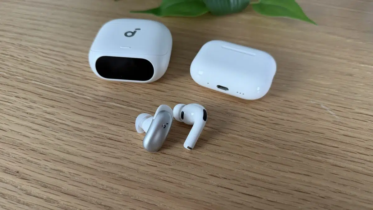 Soundcore Liberty 5 Pro und AirPods Pro 3 weiss Soundcore Liberty 5 Pro und AirPods Pro 3 weiss
