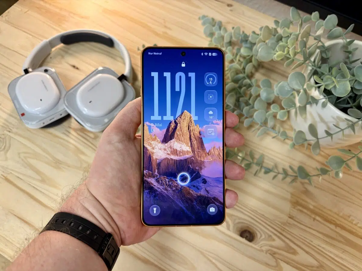 oppo find x9 ultra display in der hand oppo find x9 ultra display in der hand
