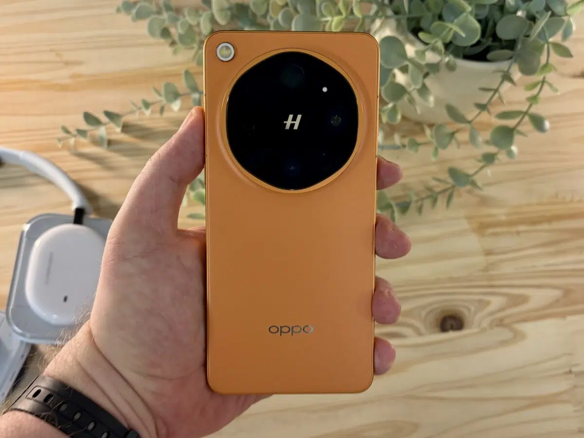 oppo find x9 ultra in der hand oppo find x9 ultra in der hand