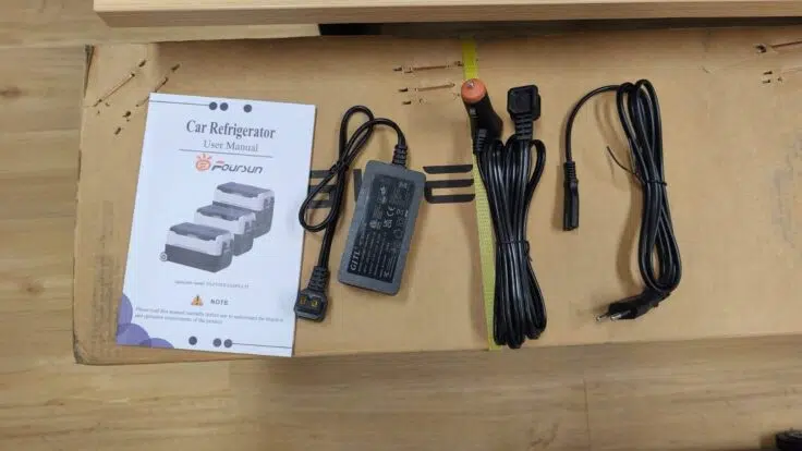 Fourson Kuehlbox 55L Ladekabel