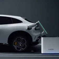 Xiaomi Roboterladearm am Auto