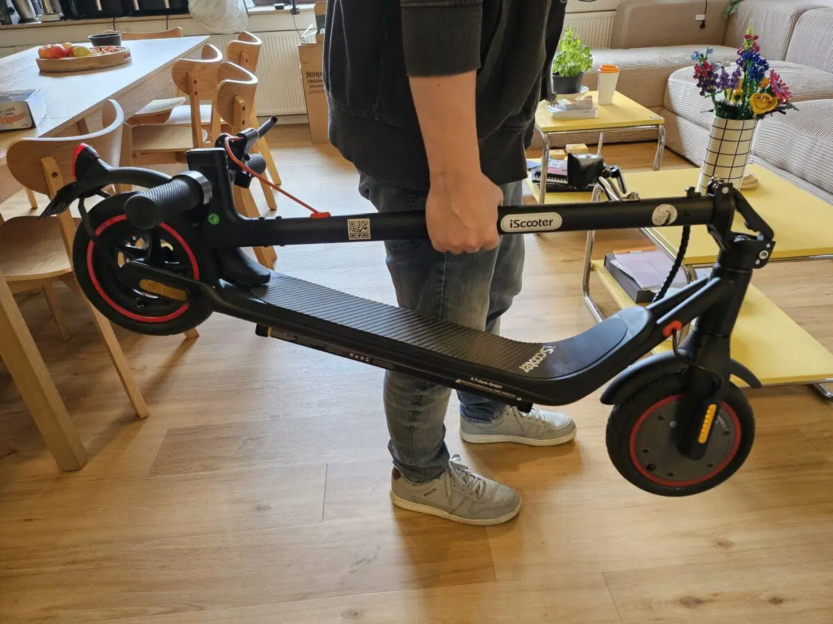 iScooter i8M E Scooter mit ABE eingeklappt 1 iScooter i8M E Scooter mit ABE eingeklappt 1