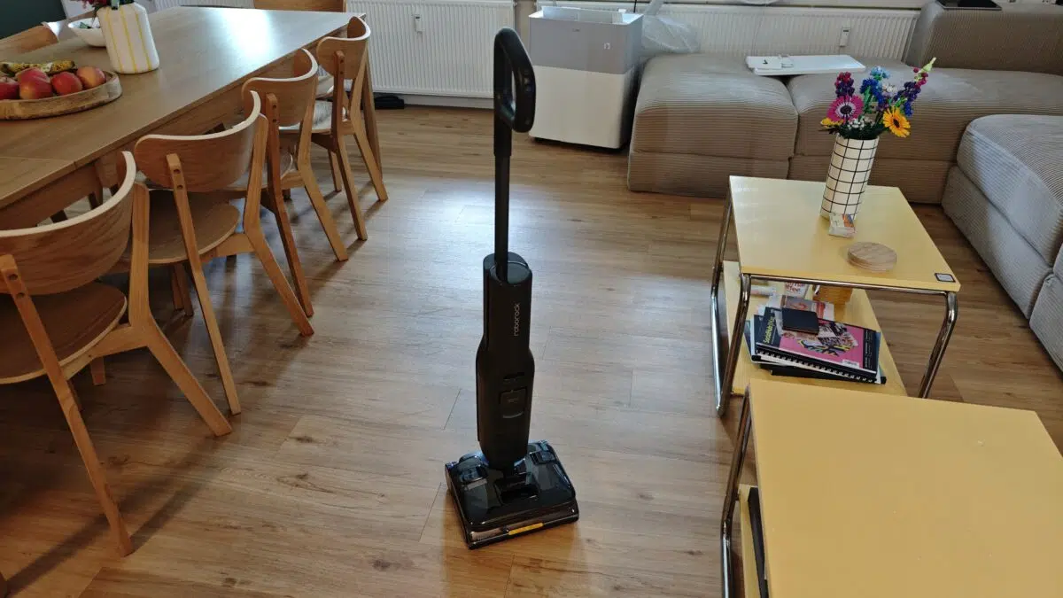 Roborock F25 Steam im Raum