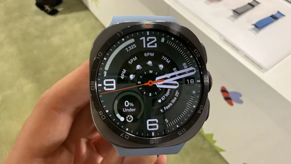 Samsung_Galaxy_Watch_Ultra_2_in_der_Hand