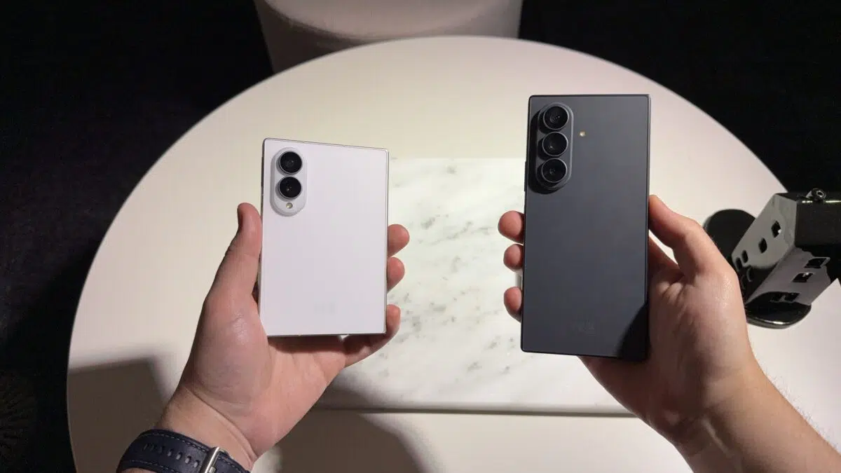 Samsung Galaxy Z Fold8 und Samsung Galaxy Z Fold8 Ultra nebeneinander Rueckseite Samsung Galaxy Z Fold8 und Samsung Galaxy Z Fold8 Ultra nebeneinander Rückseite