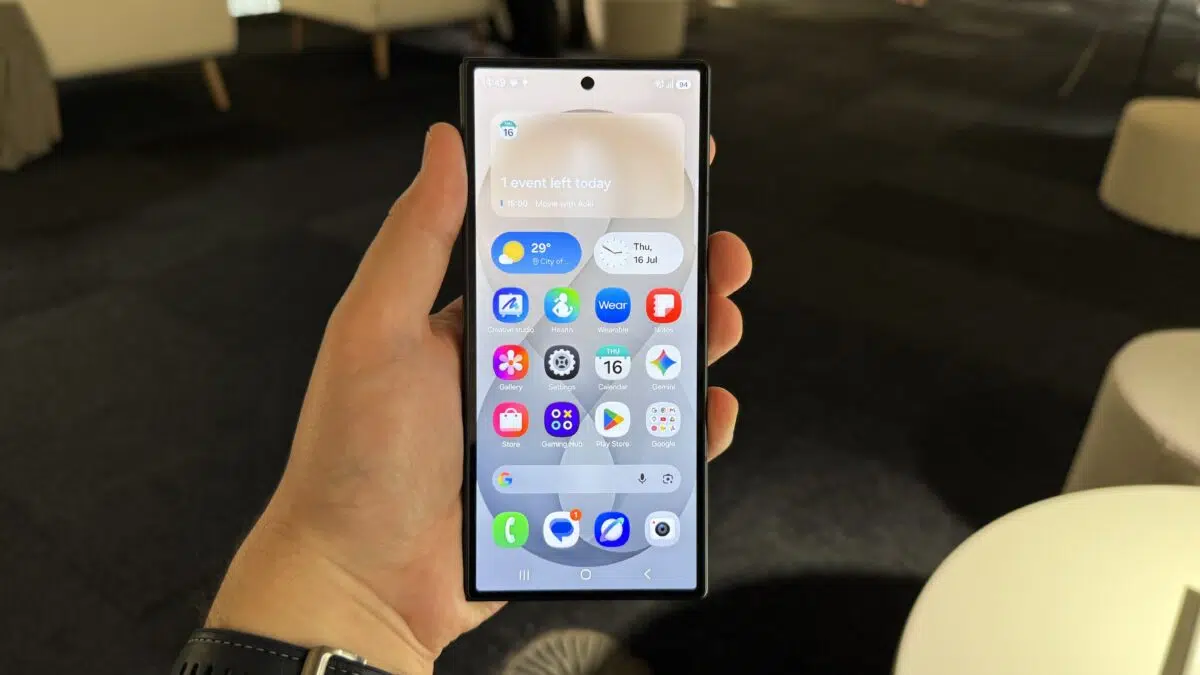 Samsung Z Fold8 Ultra in der Hand Samsung Z Fold8 Ultra in der Hand